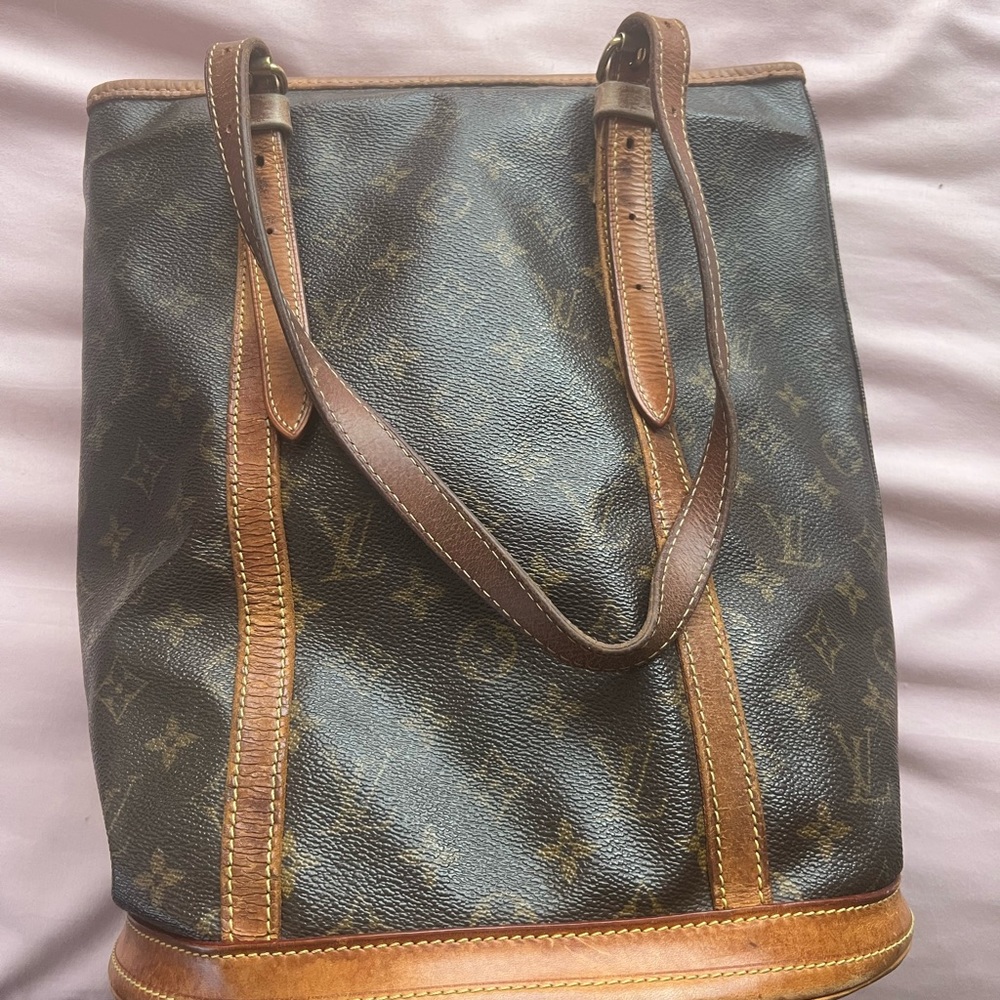 Louis vuitton bucket bag